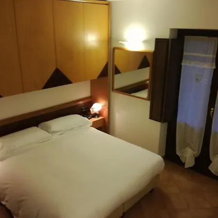 Lo Scoiattolo Отель 3*