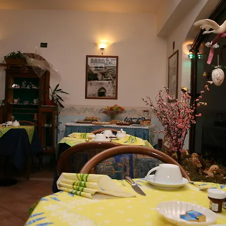 Lo Scoiattolo Рокказаро