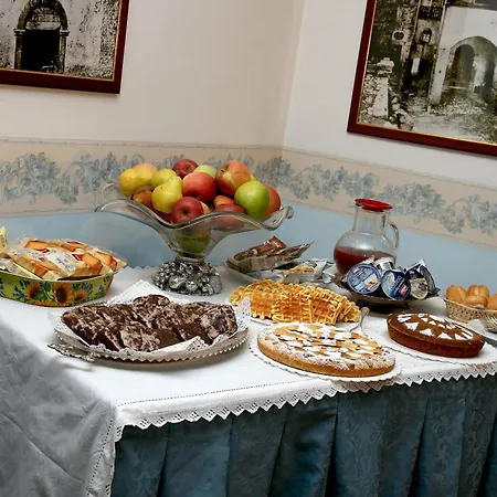 Lo Scoiattolo Отель Рокказаро