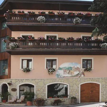 Lo Scoiattolo Szálloda 3*