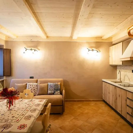 Отель Lo Scoiattolo Рокказаро